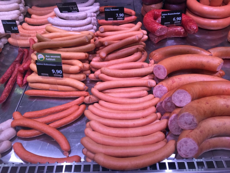 charcuterie-PEILLE-min_sausages_meat_butchery-1069321